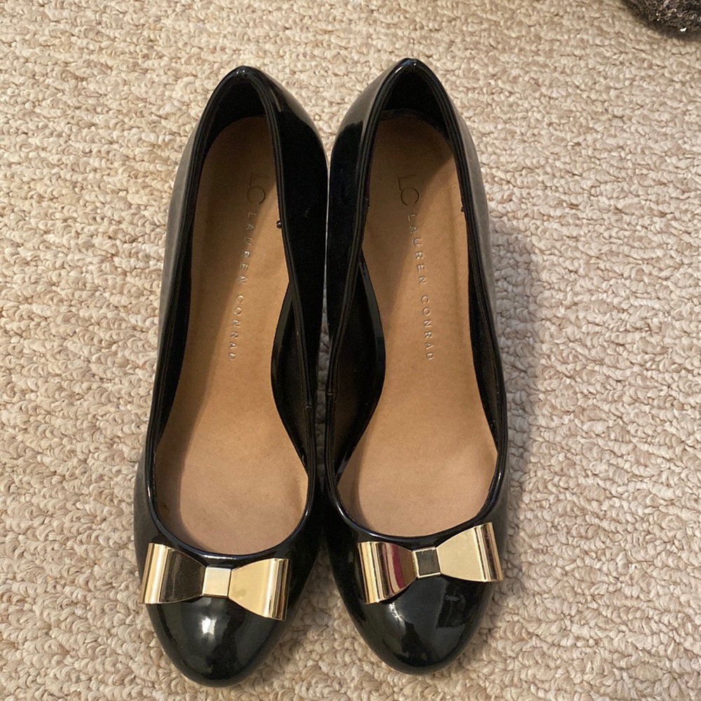 Lauren Conrad patent leather gold bow heels 8